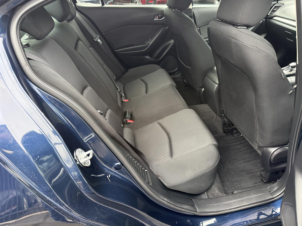 2015 Mazda Axela thumbnail