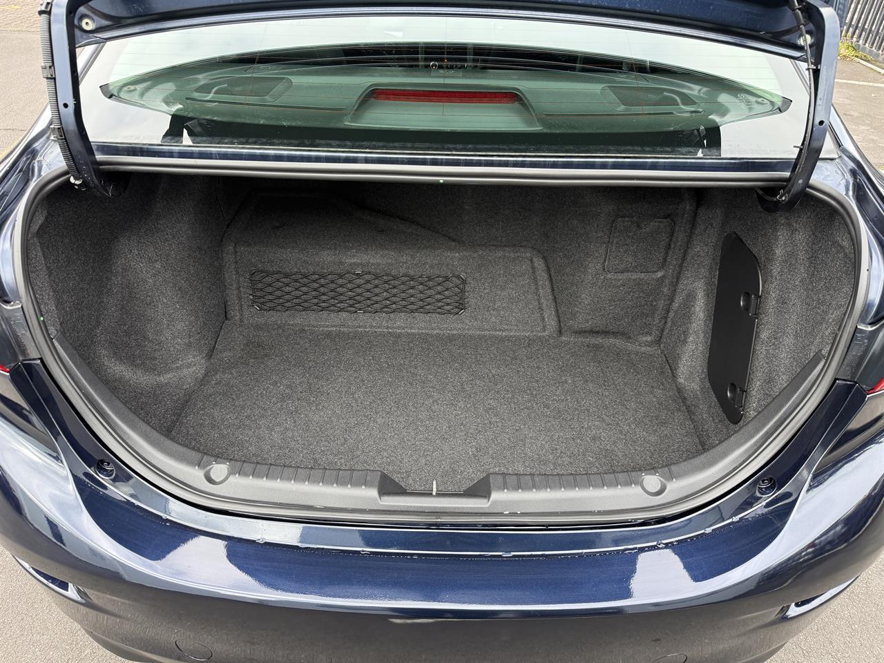 2015 Mazda Axela thumbnail
