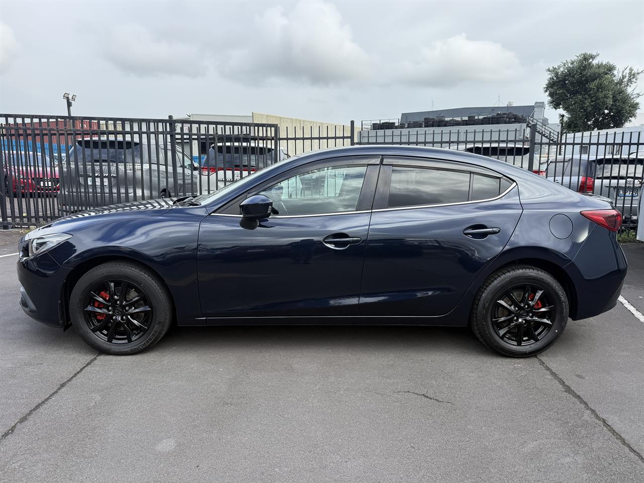 2015 Mazda Axela thumbnail