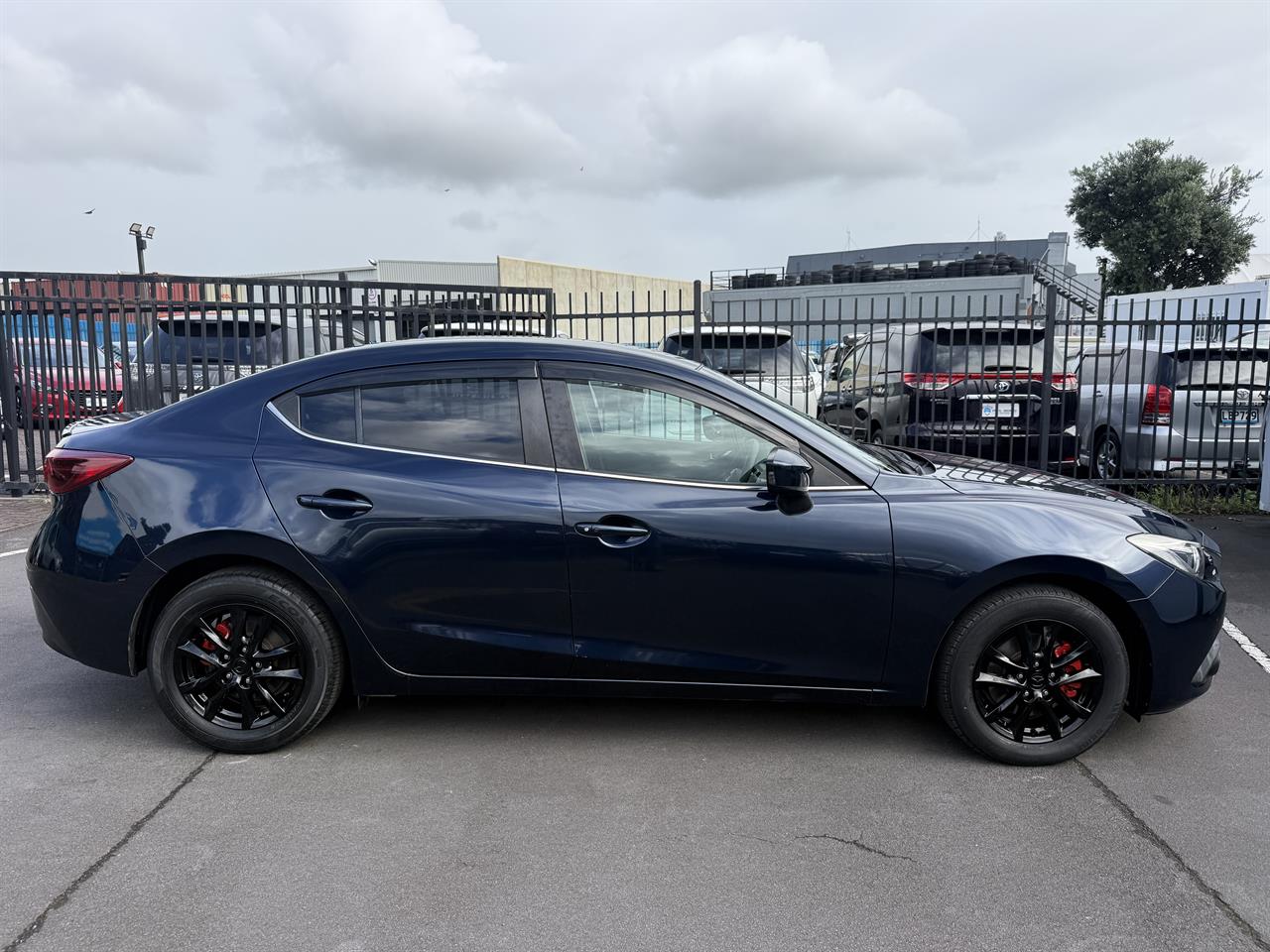 2015 Mazda Axela thumbnail