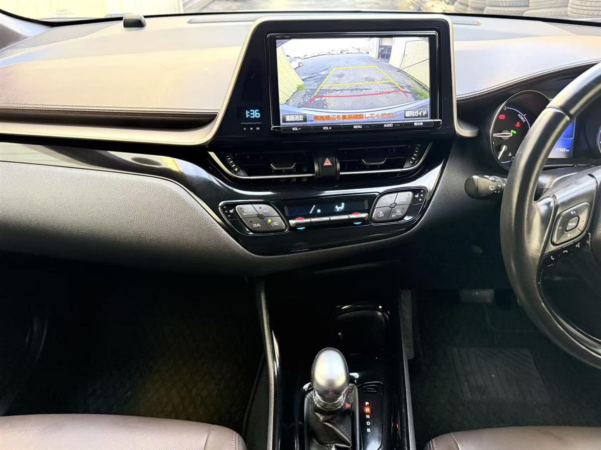 2017 Toyota C-HR thumbnail
