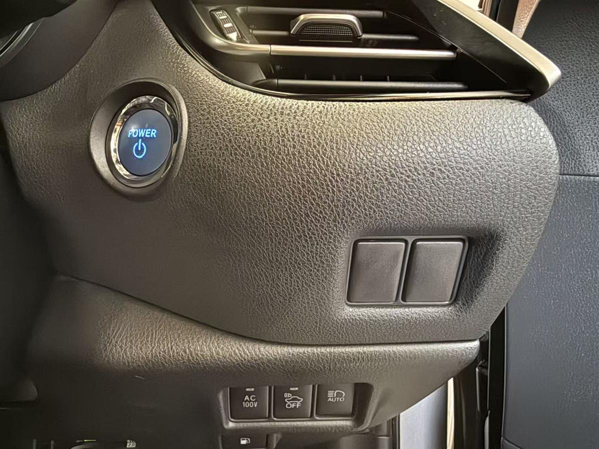 2017 Toyota C-HR thumbnail