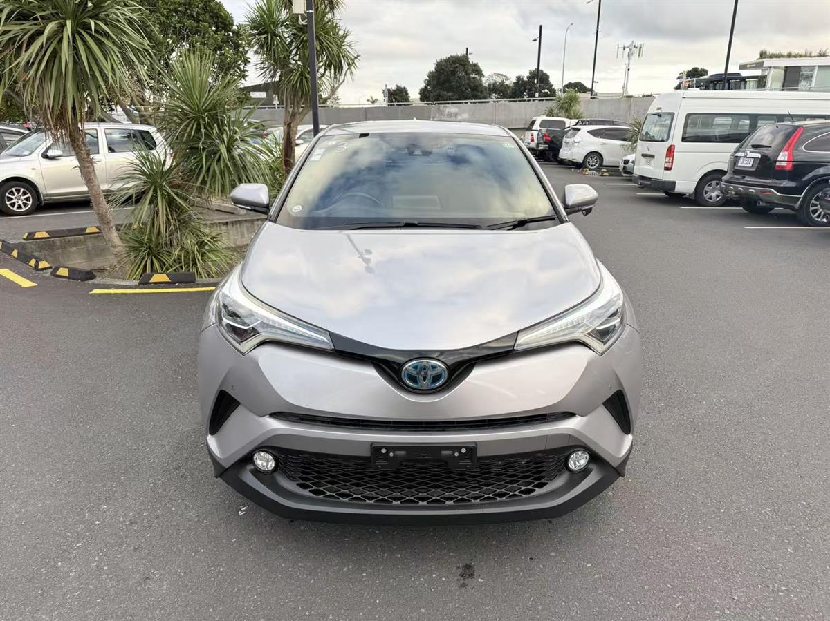 2017 Toyota C-HR thumbnail