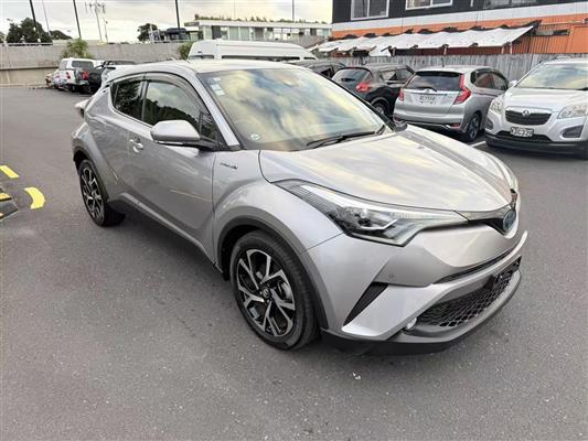 2017 Toyota C-HR thumbnail