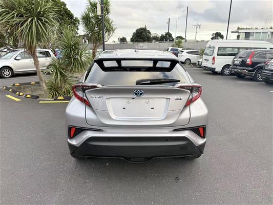 2017 Toyota C-HR thumbnail