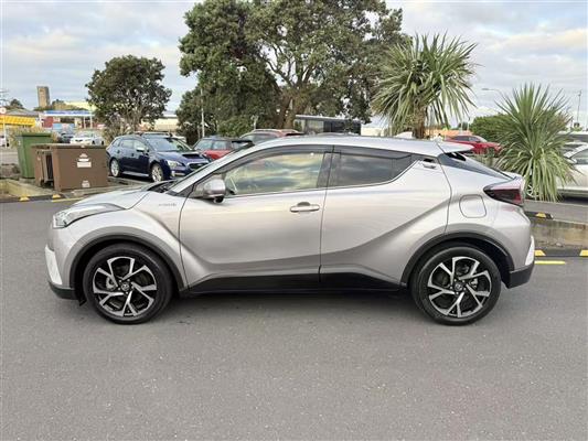 2017 Toyota C-HR thumbnail