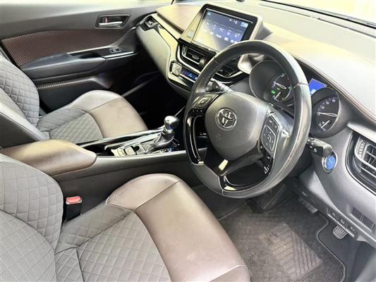 2017 Toyota C-HR thumbnail