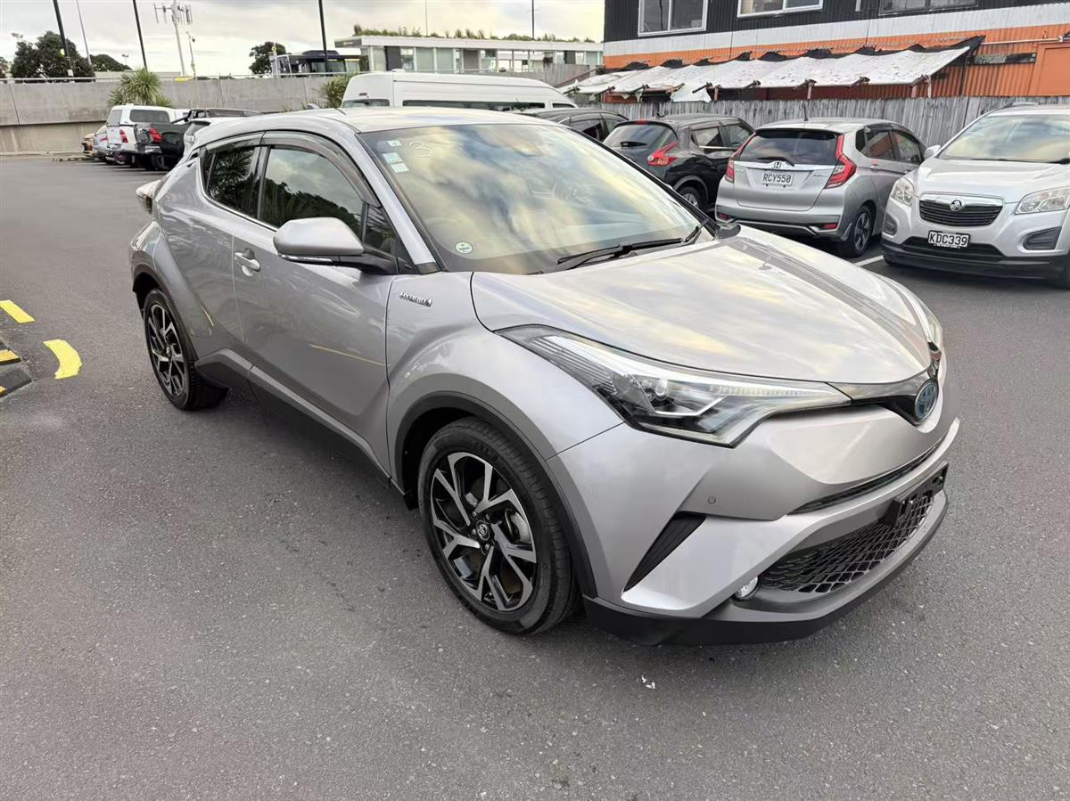 2017 Toyota C-HR thumbnail