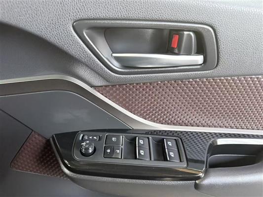 2017 Toyota C-HR thumbnail