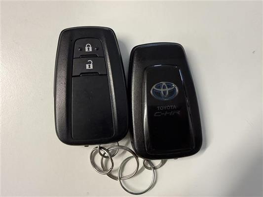 2017 Toyota C-HR thumbnail