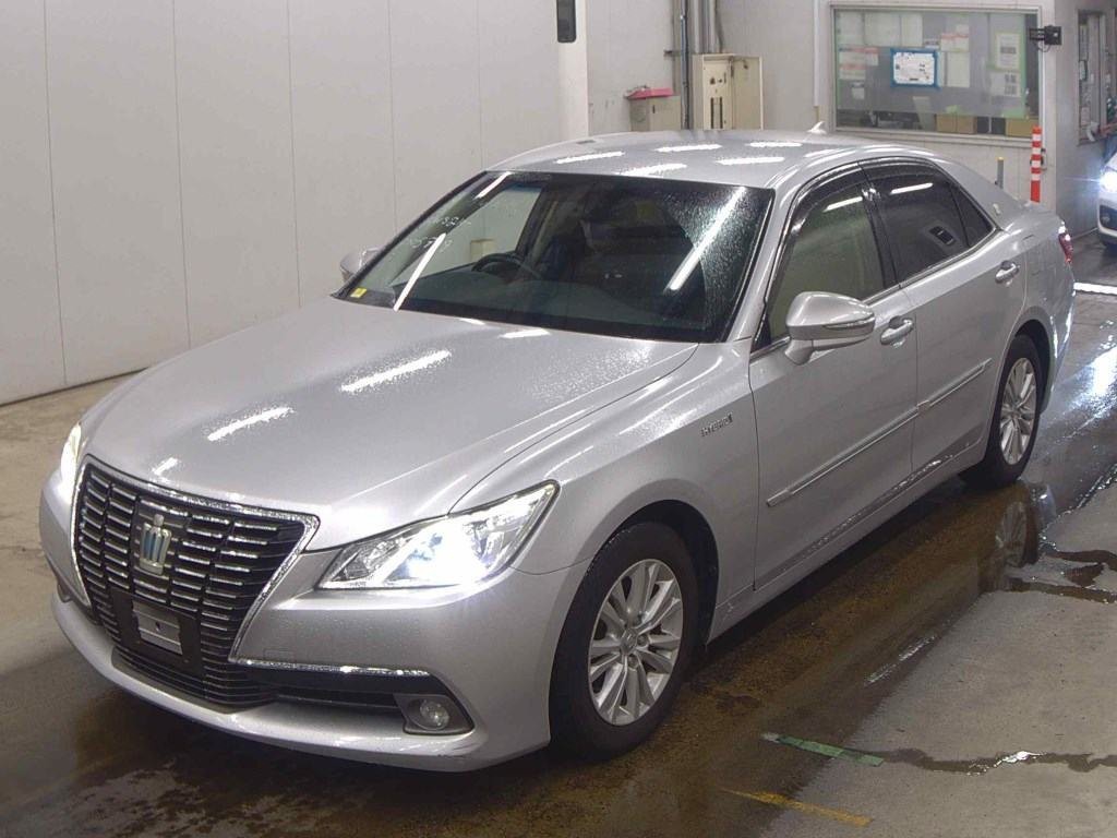 2013 Toyota Crown thumbnail