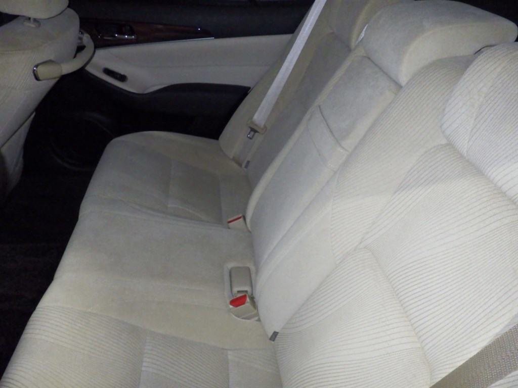 2013 Toyota Crown thumbnail