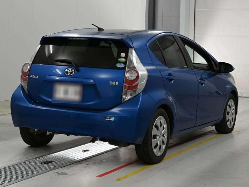 2013 Toyota Aqua thumbnail