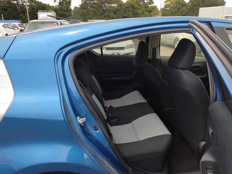 2013 Toyota Aqua thumbnail