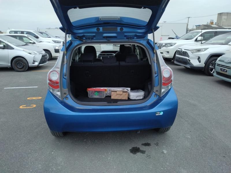 2013 Toyota Aqua thumbnail