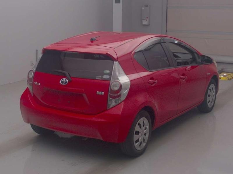2014 Toyota Aqua thumbnail