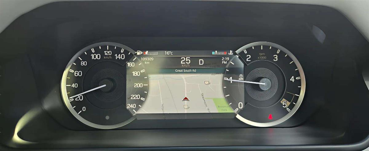 2022 Land Rover Defender thumbnail