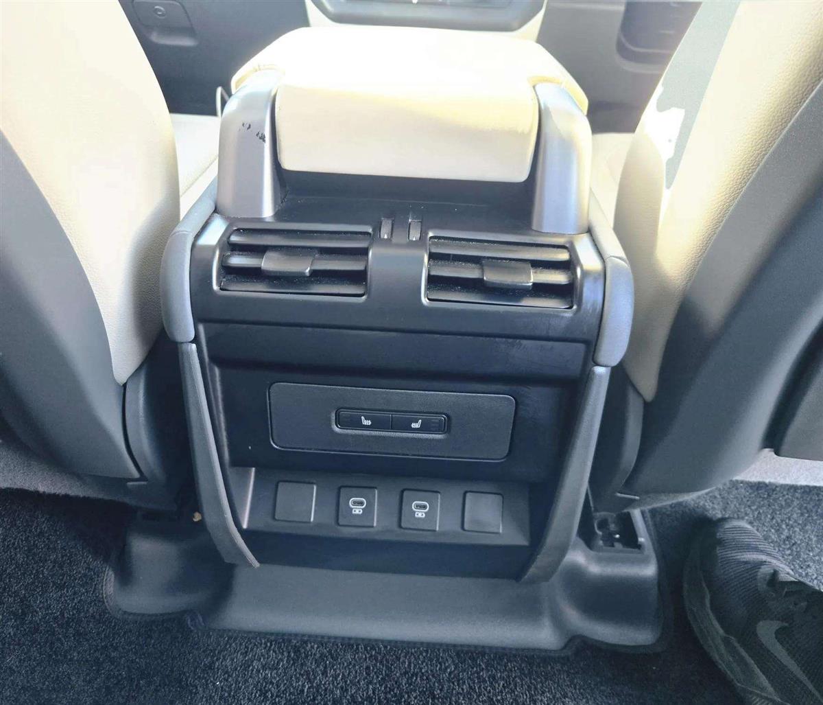 2022 Land Rover Defender thumbnail
