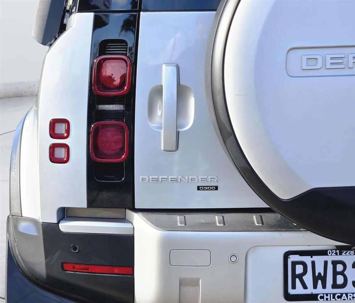 2022 Land Rover Defender thumbnail