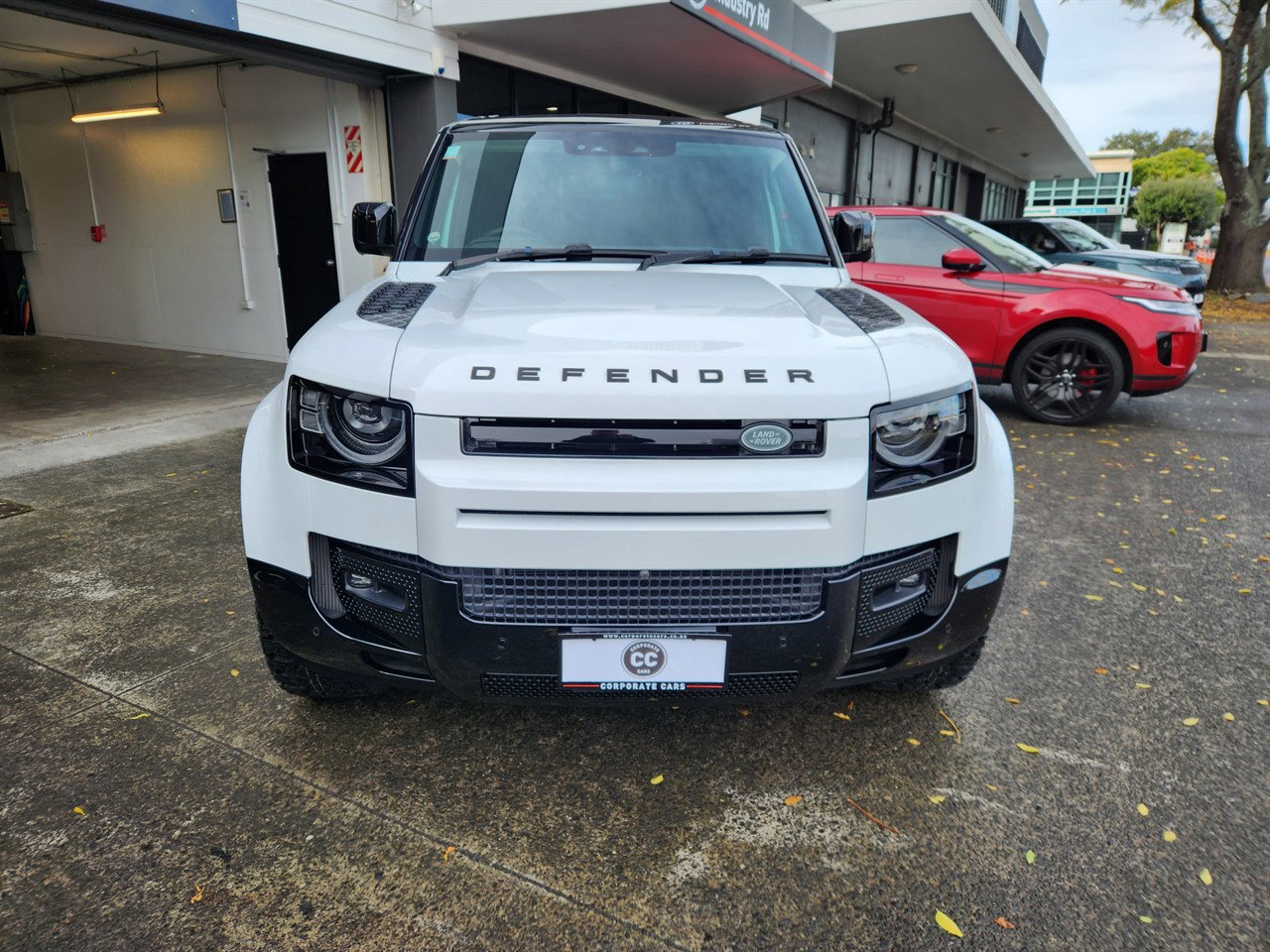 2024 Land Rover Defender thumbnail