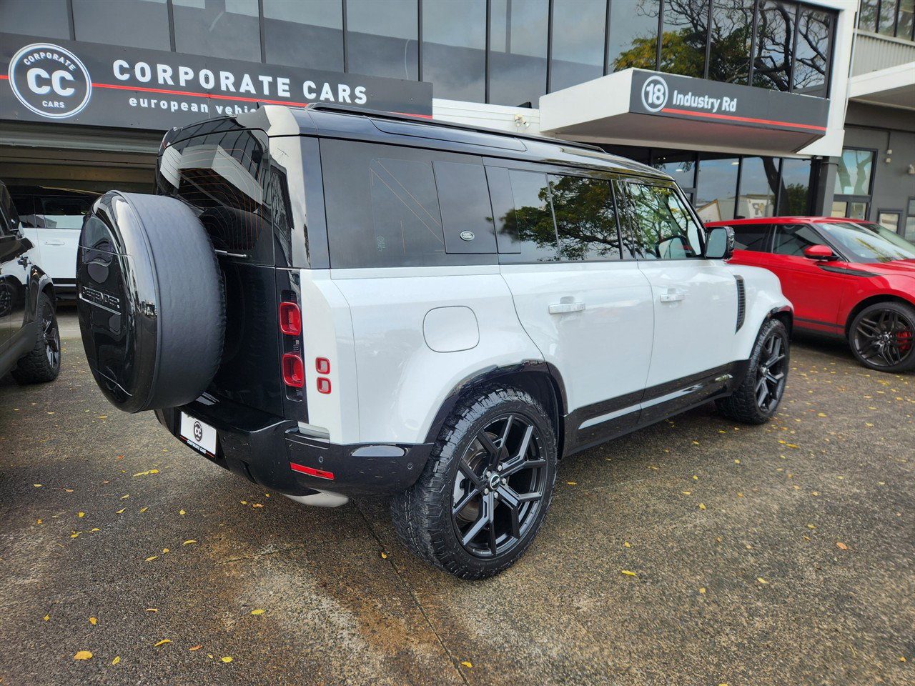 2024 Land Rover Defender thumbnail