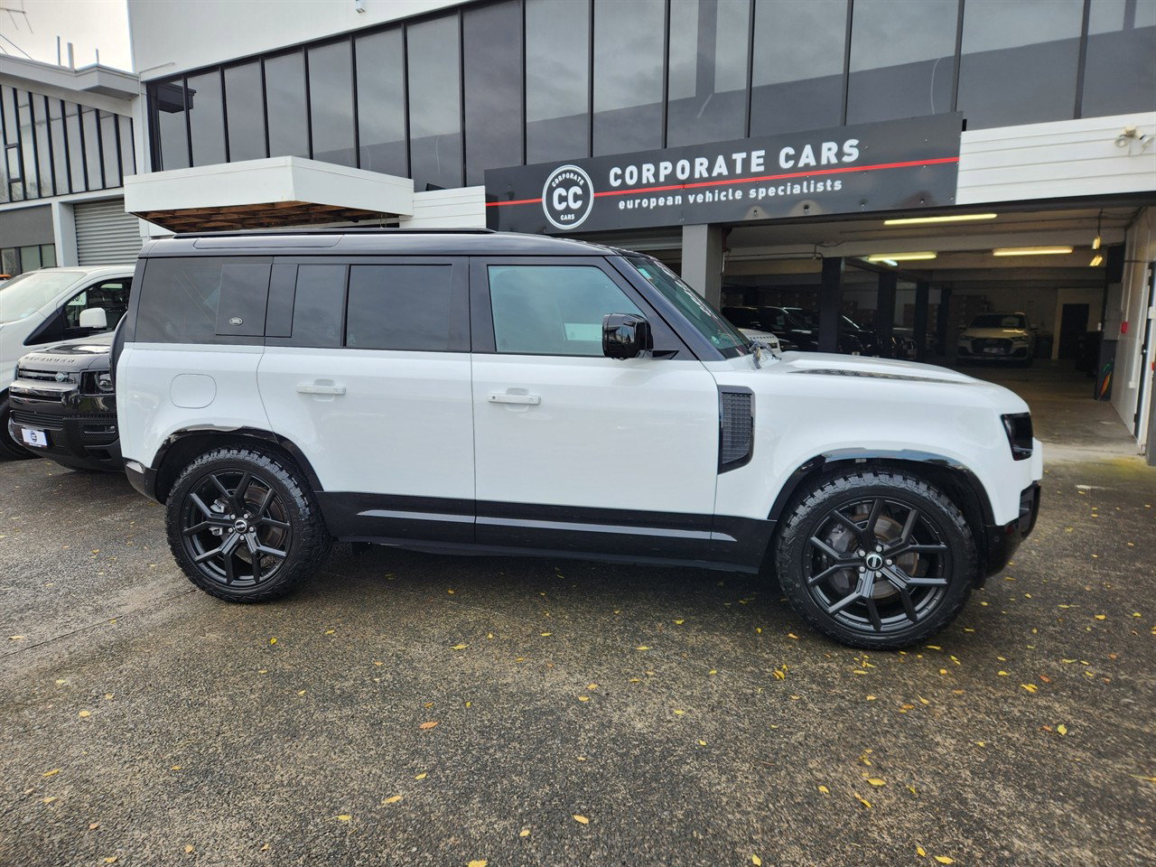 2024 Land Rover Defender thumbnail
