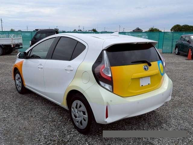 2021 Toyota Aqua thumbnail