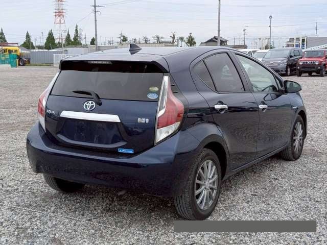 2016 Toyota Aqua thumbnail