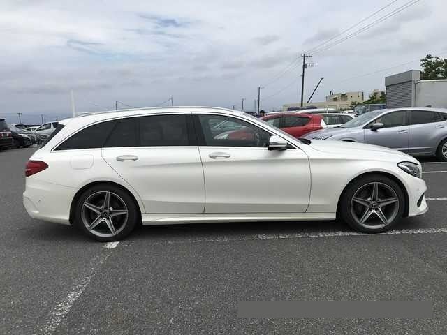 2017 Mercedes-Benz C thumbnail
