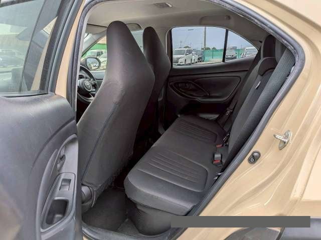 2021 Toyota Yaris thumbnail