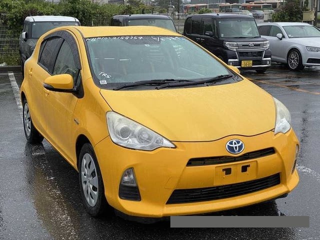 2013 Toyota Aqua thumbnail