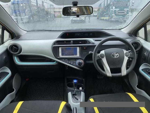 2013 Toyota Aqua thumbnail