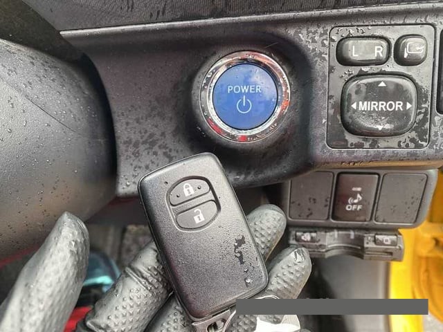 2013 Toyota Aqua thumbnail