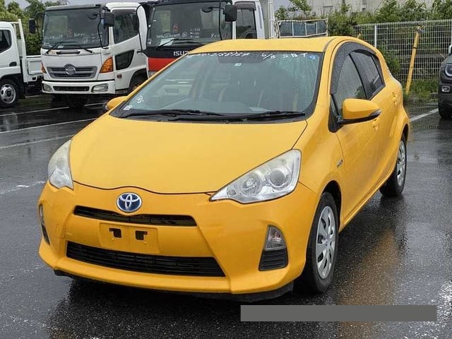 2013 Toyota Aqua thumbnail