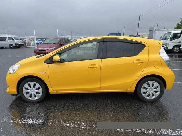 2013 Toyota Aqua thumbnail