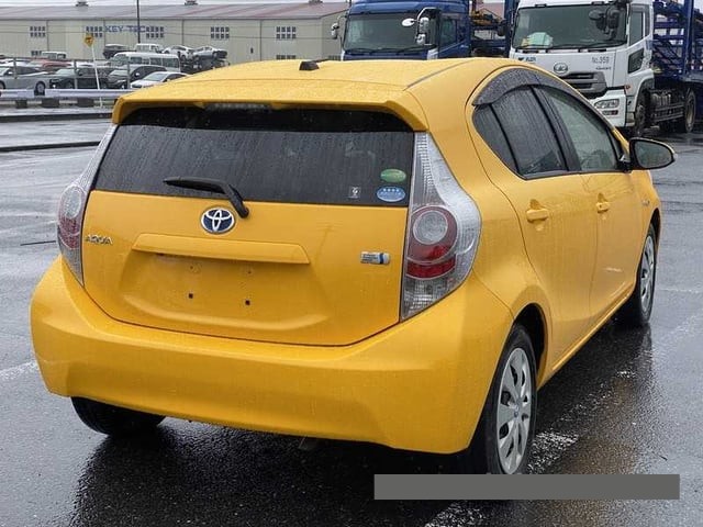2013 Toyota Aqua thumbnail