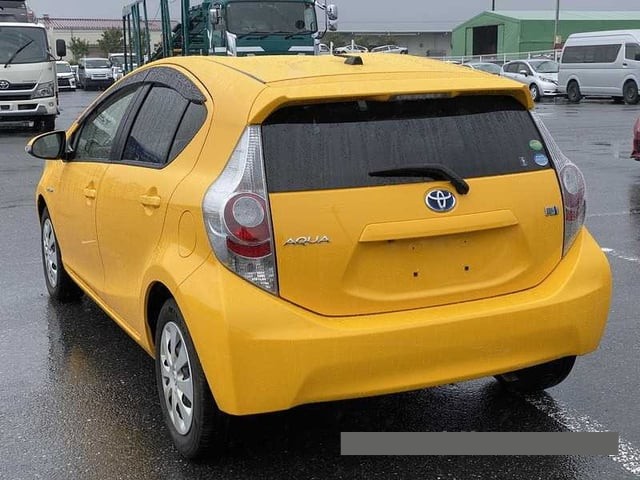 2013 Toyota Aqua thumbnail