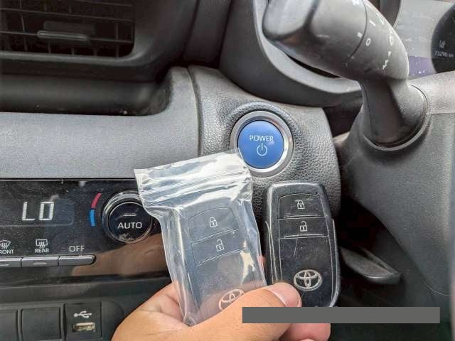 2021 Toyota Yaris thumbnail
