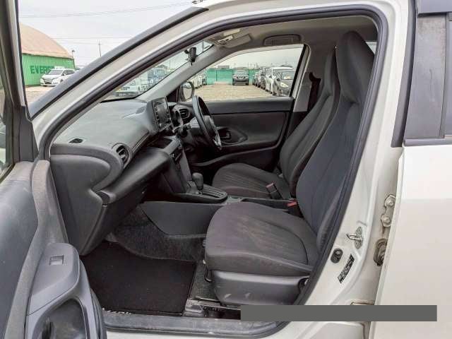 2021 Toyota Yaris thumbnail