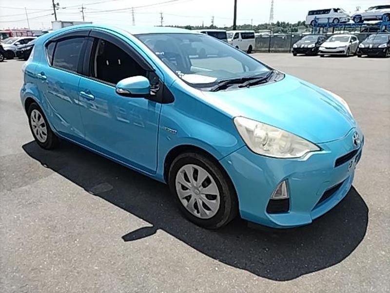 2013 Toyota Aqua thumbnail