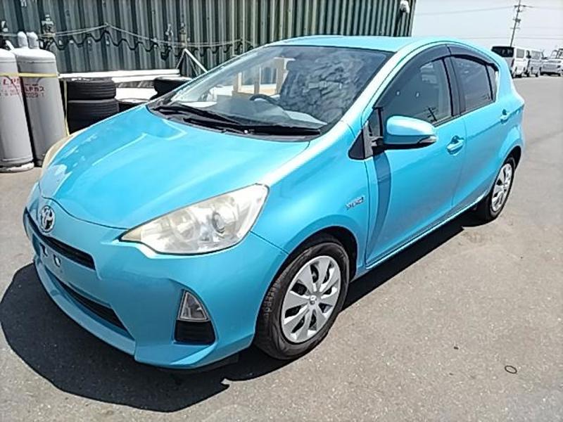 2013 Toyota Aqua thumbnail