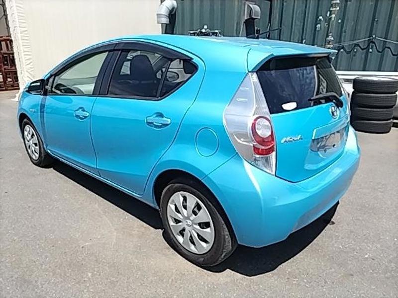 2013 Toyota Aqua thumbnail