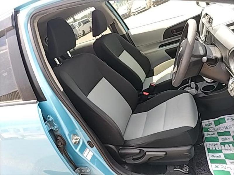 2013 Toyota Aqua thumbnail