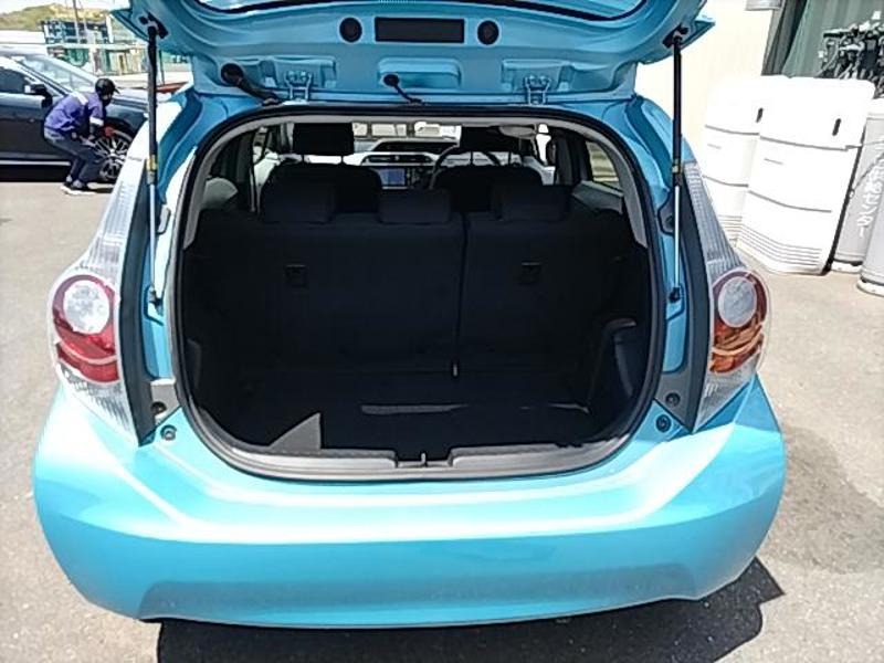 2013 Toyota Aqua thumbnail