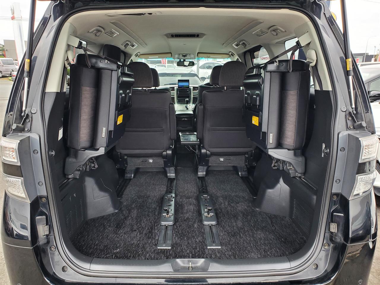 2012 Toyota Vellfire thumbnail