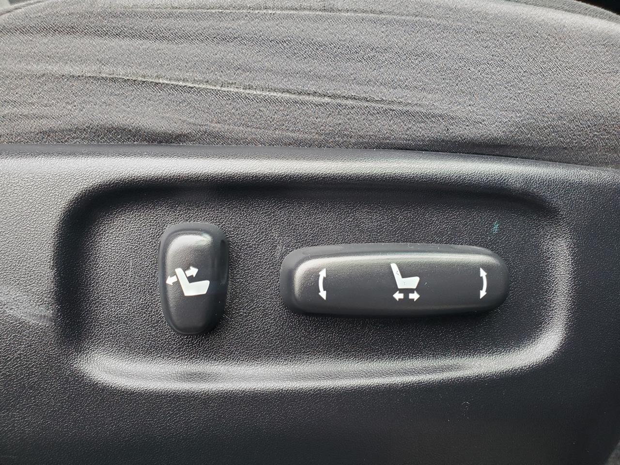 2012 Toyota Vellfire thumbnail
