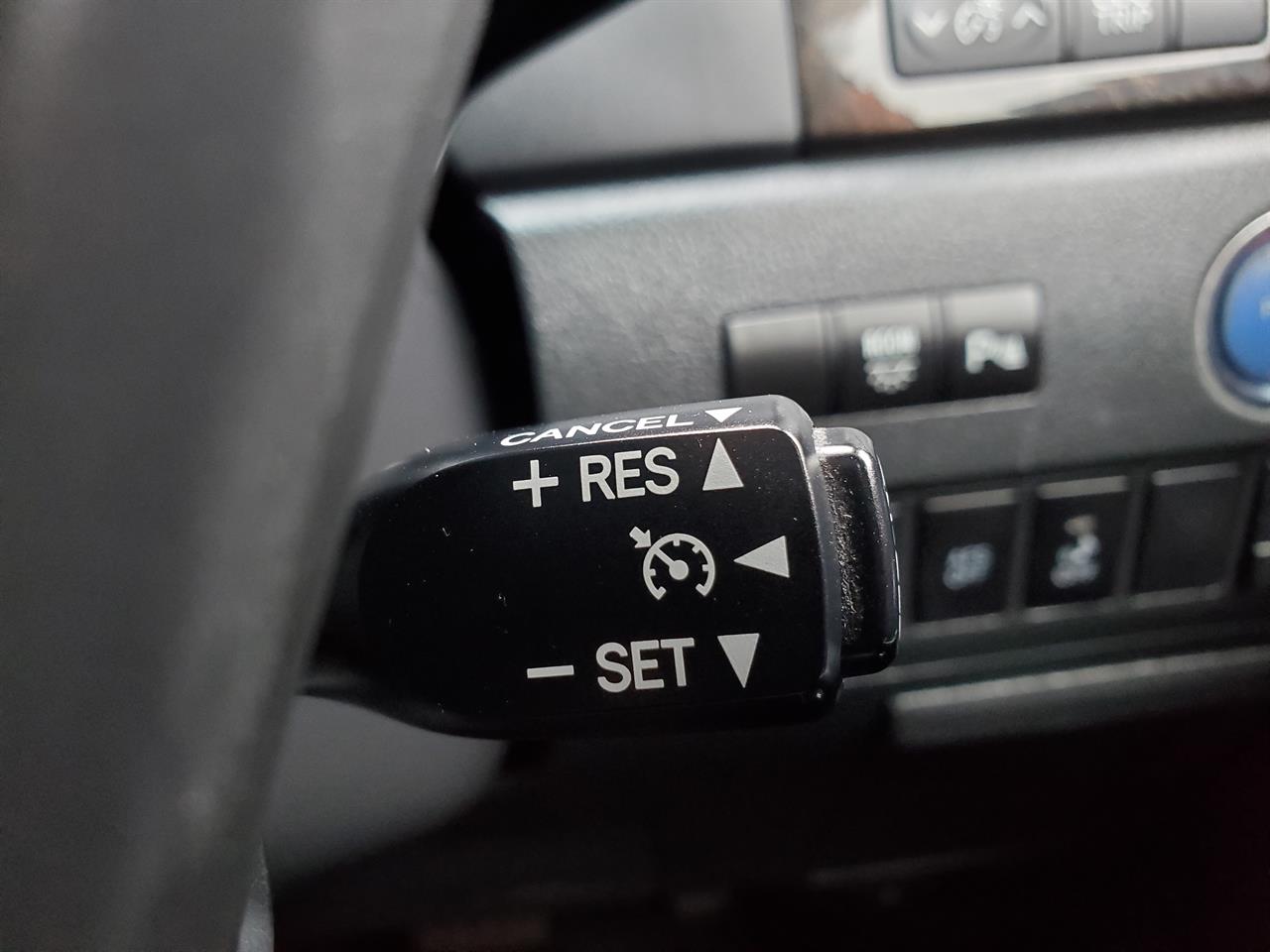 2012 Toyota Vellfire thumbnail