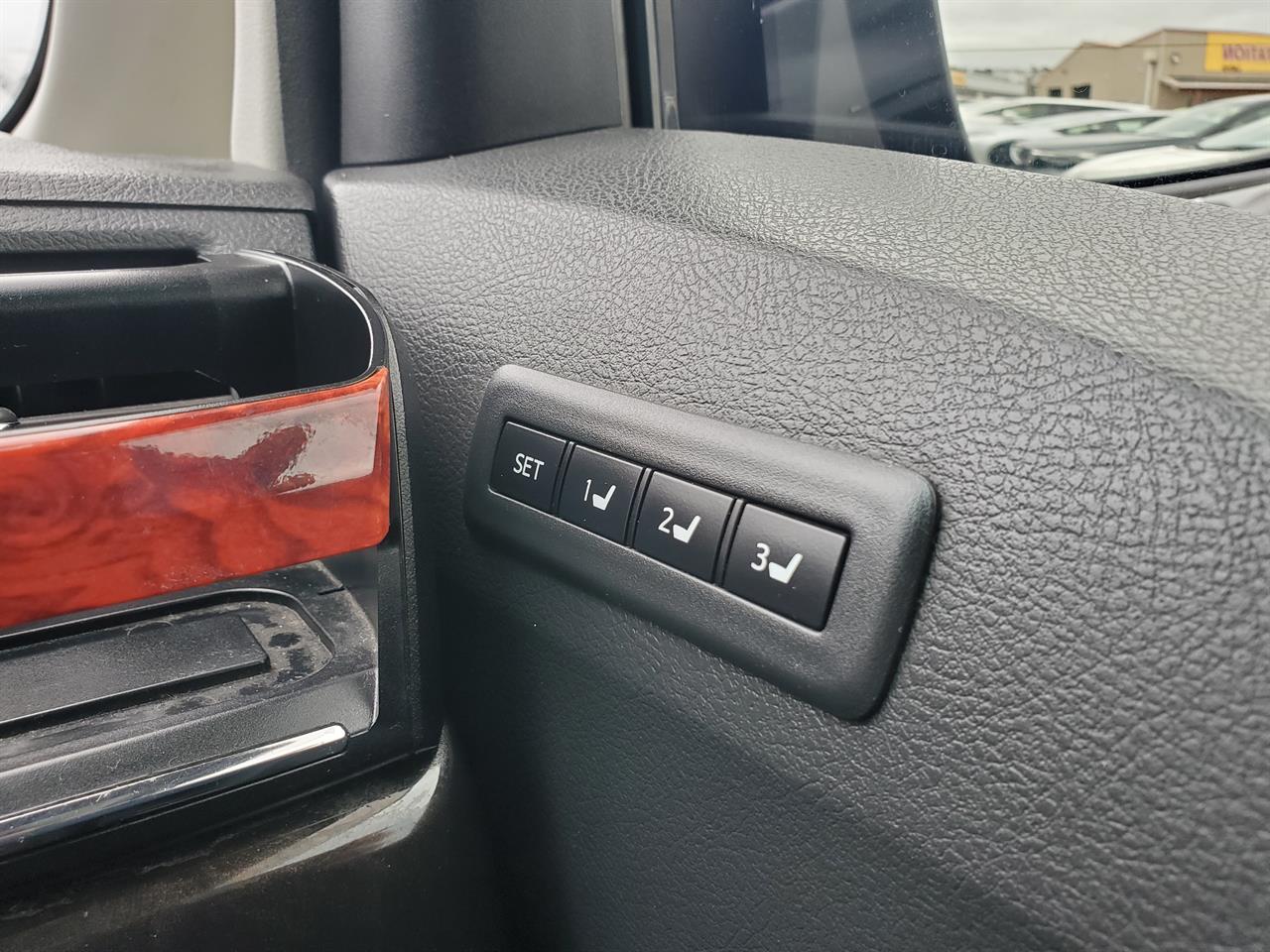 2012 Toyota Vellfire thumbnail