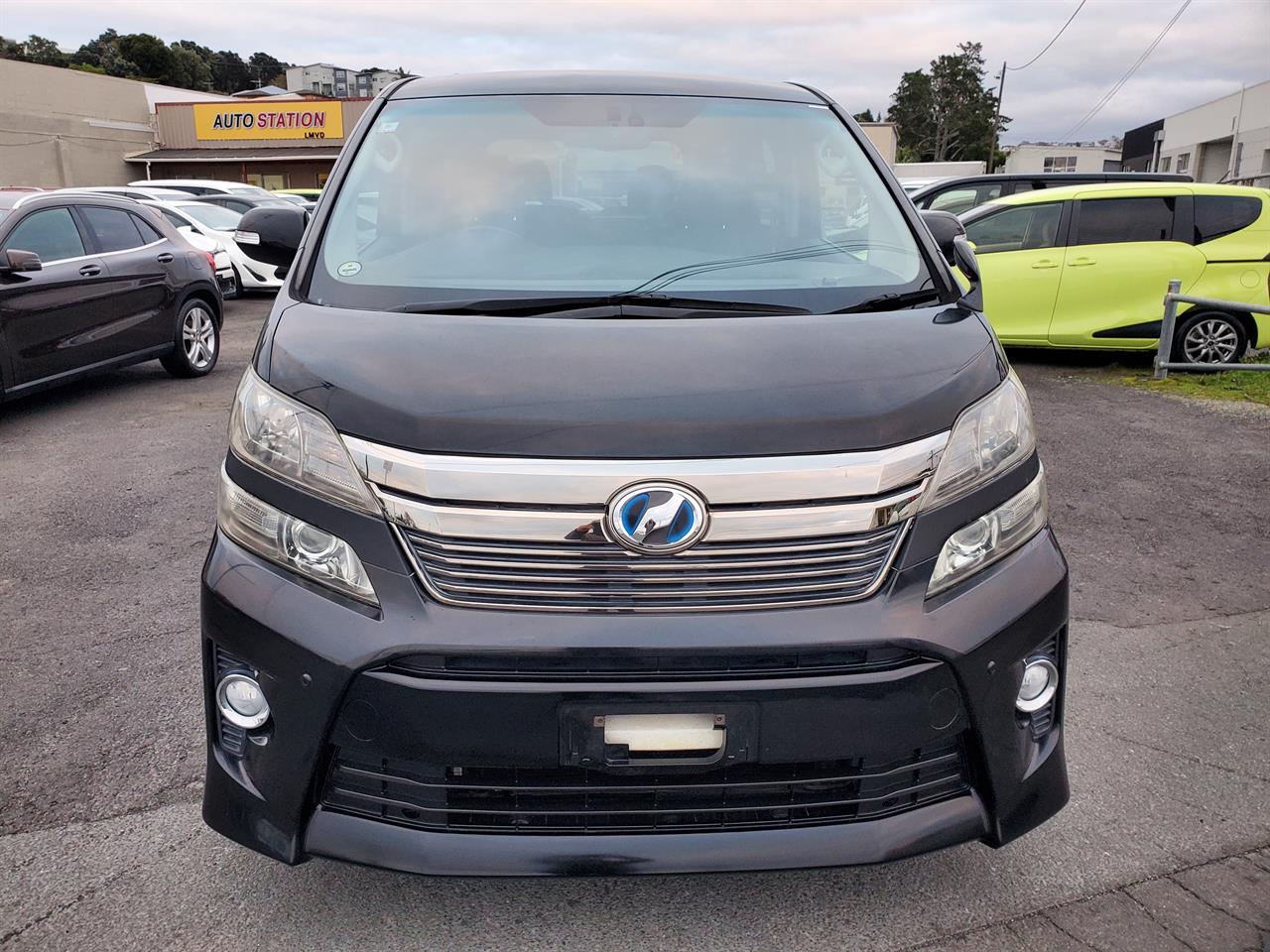 2012 Toyota Vellfire thumbnail