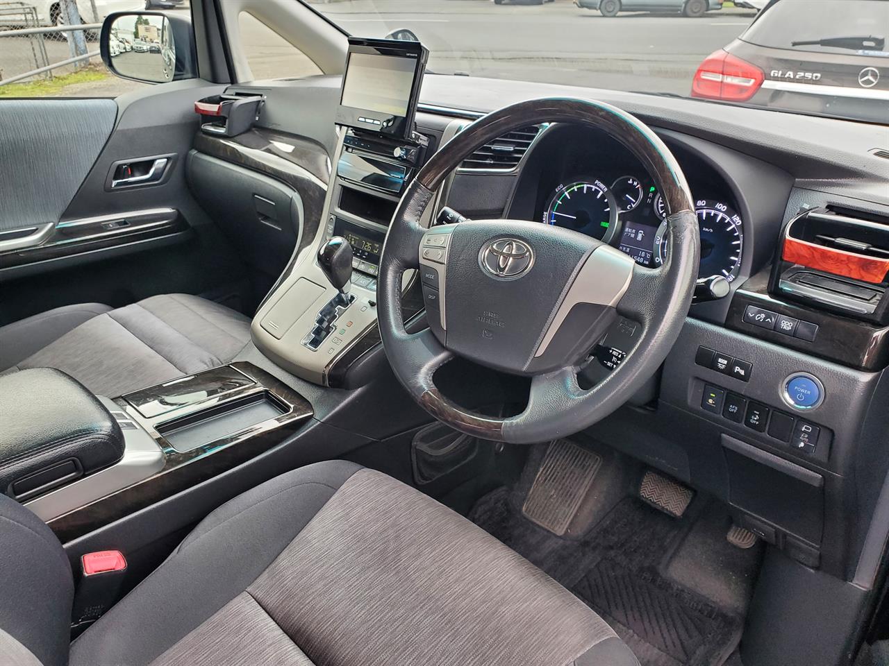 2012 Toyota Vellfire thumbnail